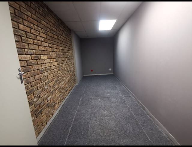 810M² FACTORY TO LET IN JET PARK